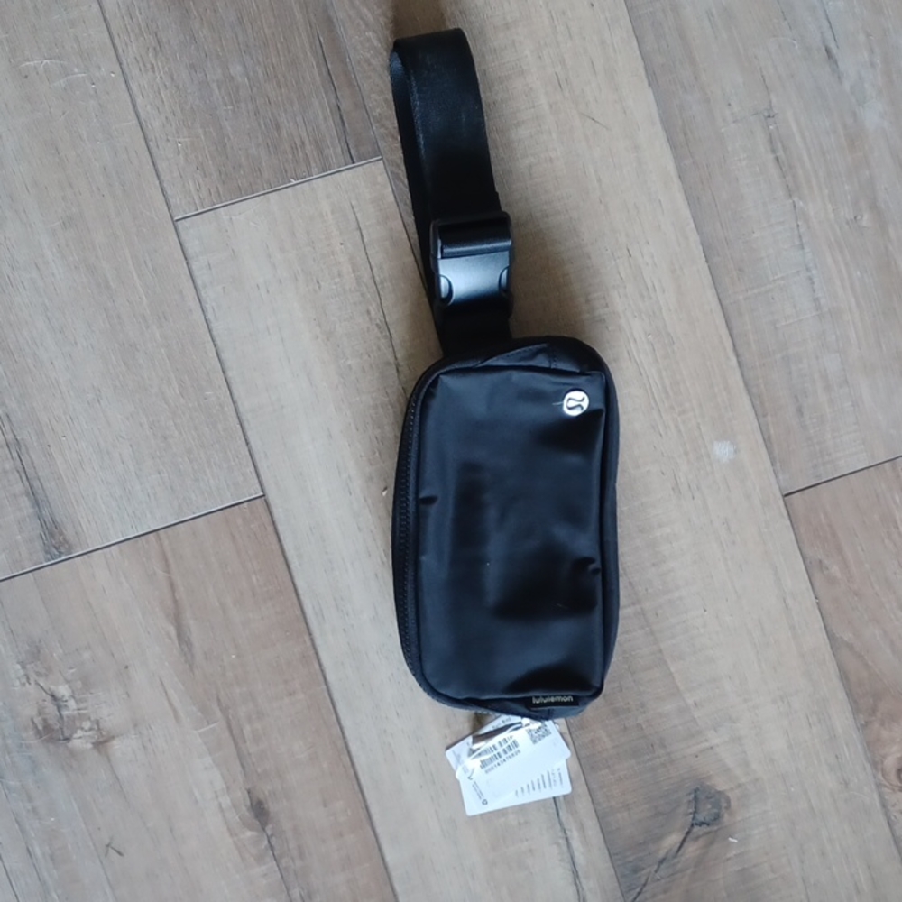 Lululemon Black Everywhere Belt Bag Nwt